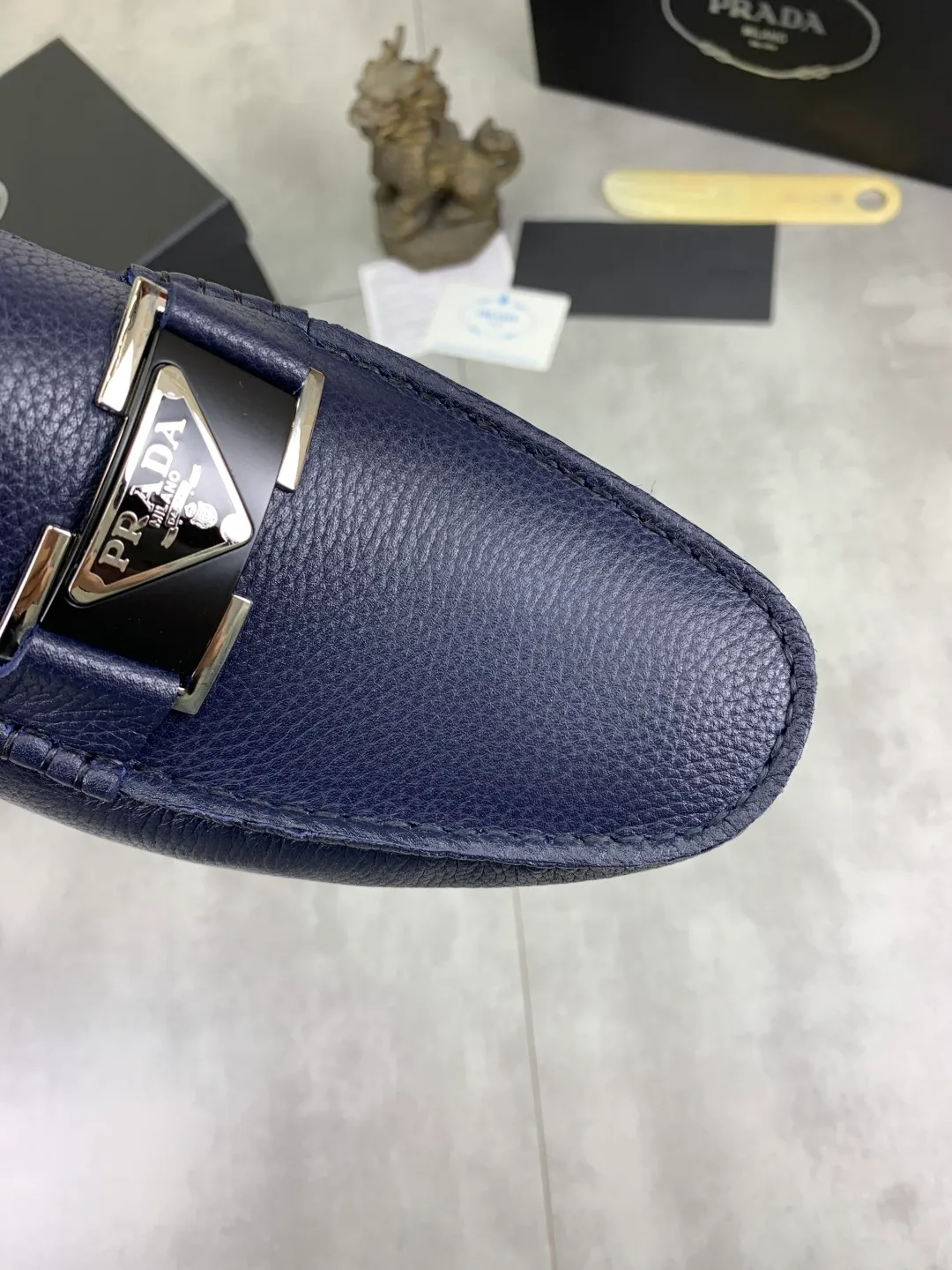Men's Men's Shoes 💰P380💰【New Style】🆘 🔥🆕【PRADA】Prada Hong Kong high-quality pea shoes. Loaf style for lazy people. This fabric is made of 🇮🇹 imported top-grade Italian first-layer cowhide➕full first-layer pigskin lining. The lining is more high-end. The original non-slip and wear-resistant rubber outsole is the only choice for driving. Size: 38-45 4️⃣colors available